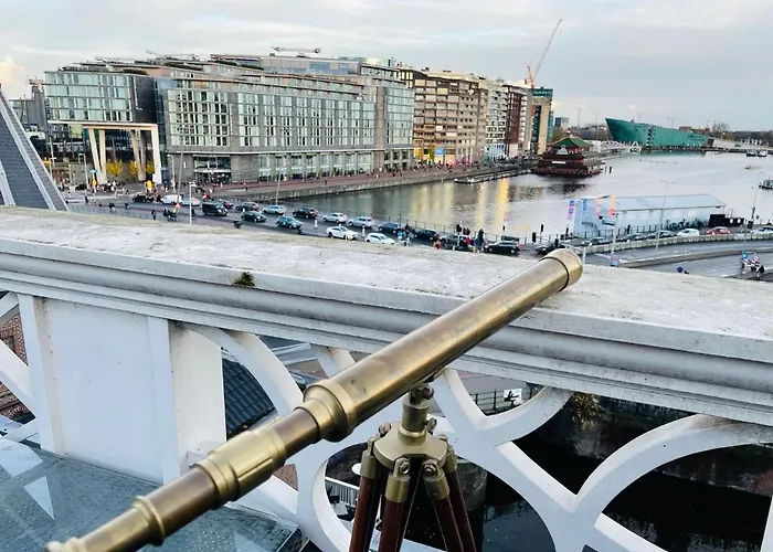 Nocleg ze śniadaniem Redlightdistrict Chinacitycentre Partypalace